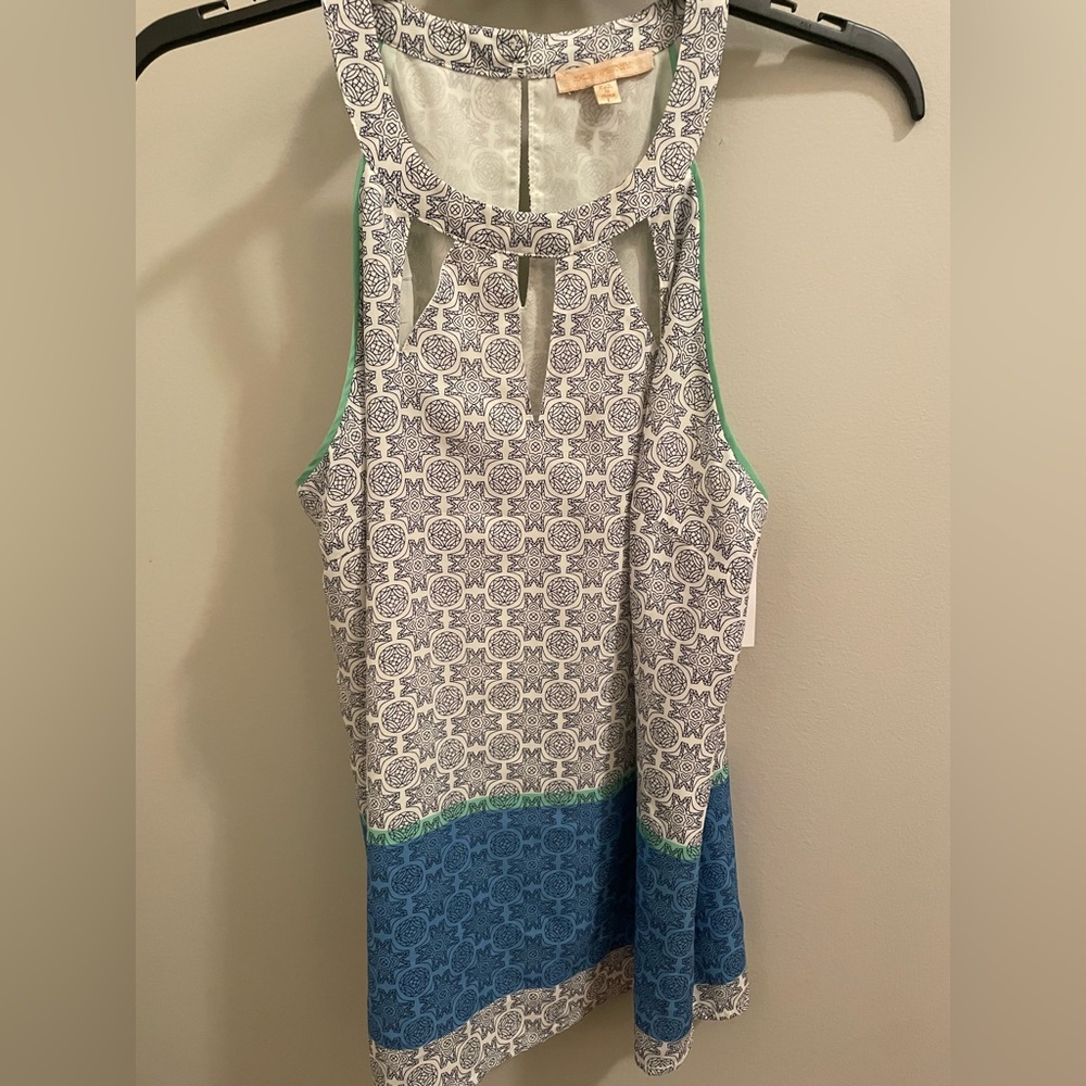 Skies Are Blue beautiful sleeveless blouse